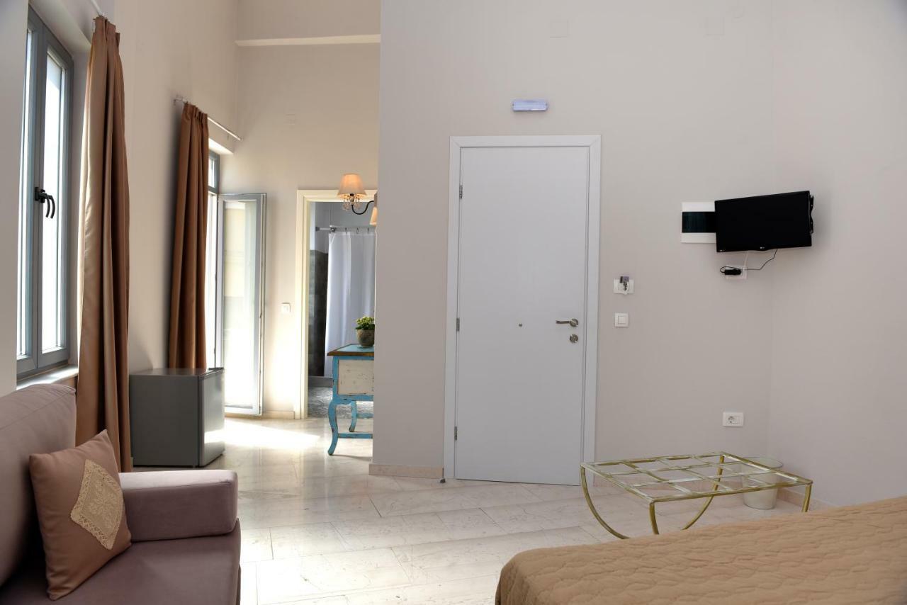 Oisyra Hotel Ermoupoli Eksteriør billede